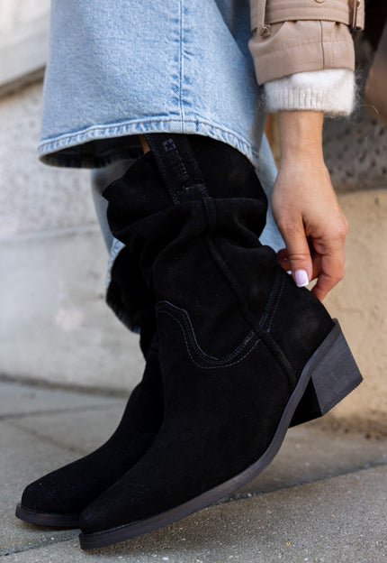 Buty, które musisz mieć tej jesieni! 🍂Czarne botki od marki Big Star Shoes zostały wykonane z wysokiej jakości skóry naturalnej.