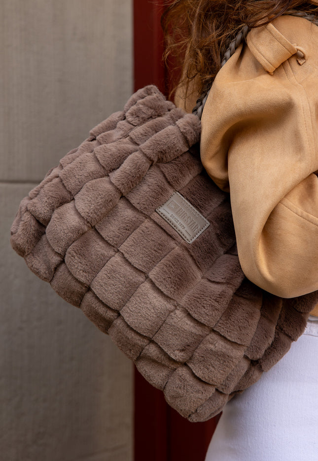 eec9c5caaa88ed58b6457a89690fcc8e